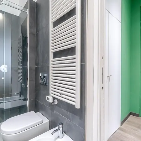 Oasis Botanique Modern & Central *