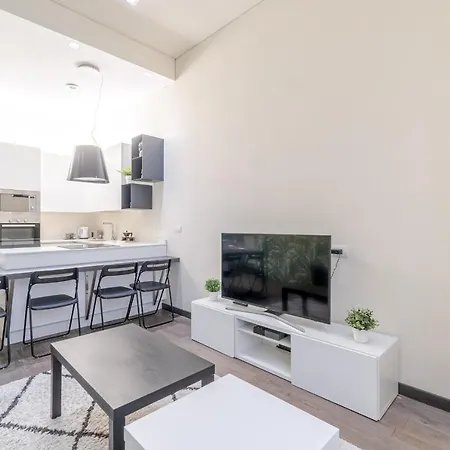 Oasis Botanique Modern & Central *