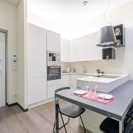 Oasis Botanique Modern & Central