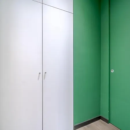 Oasis Botanique Modern & Central *