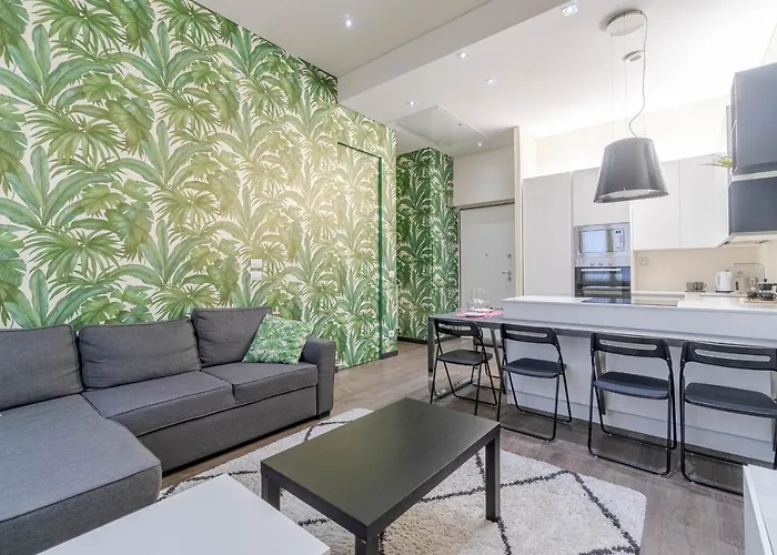 Oasis Botanique Modern & Central *