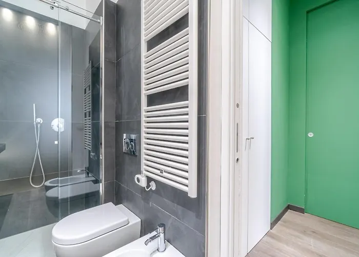 Oasis Botanique Modern & Central *