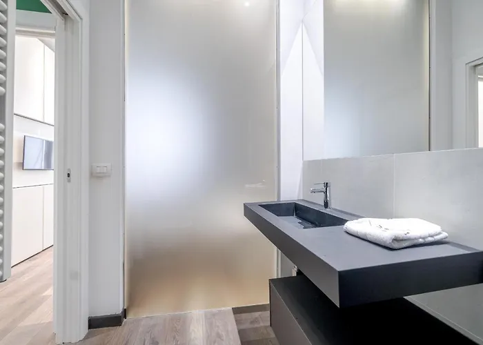 Oasis Botanique Modern & Central