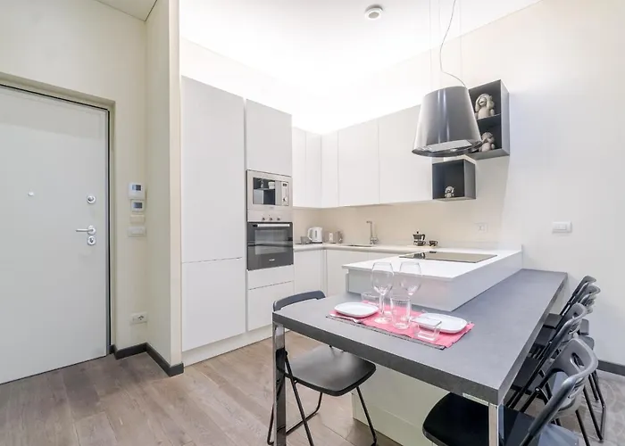 Oasis Botanique Modern & Central