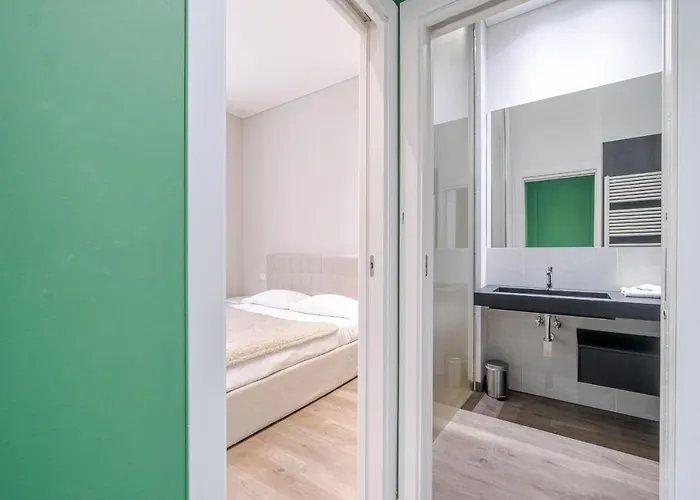 Oasis Botanique Modern & Central