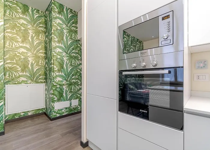 Oasis Botanique Modern & Central