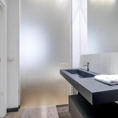 Oasis Botanique Modern & Central