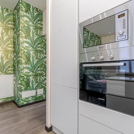 Oasis Botanique Modern & Central